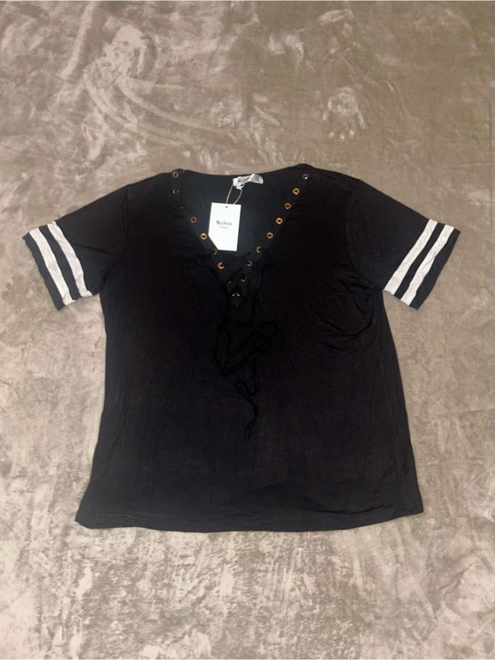 NWT Black Lace-Up V-Neck Short Sleeve Top size 18